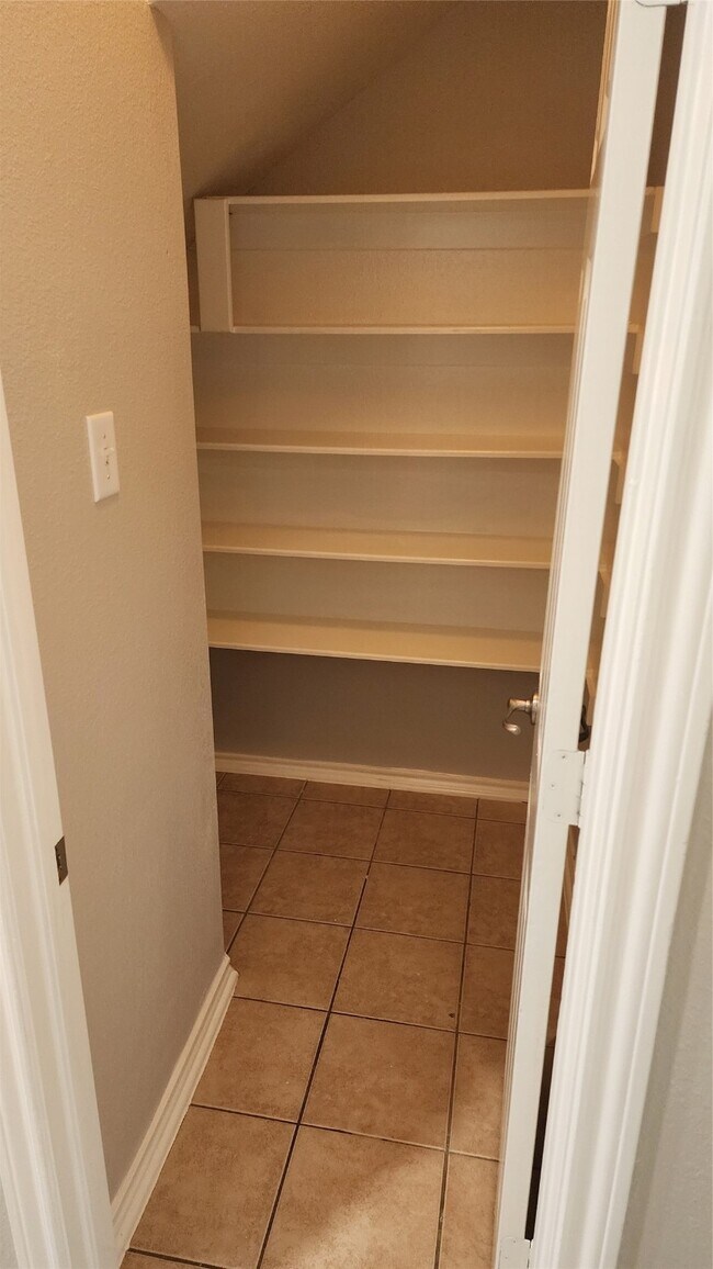 Building Photo - 11430 Hackmatack Way