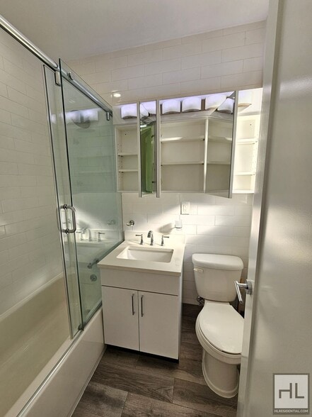 Building Photo - Sunny 1-Bedroom in Greenwich Village | Prime Location