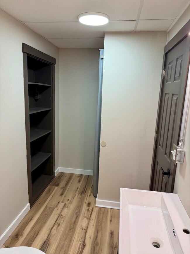 Building Photo - 415 S James St