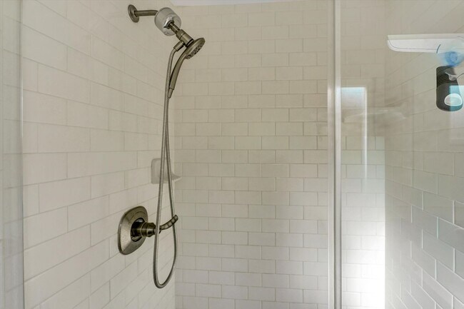 Building Photo - Spacious 4-Bedroom Whittier Home with Updated Kitchen