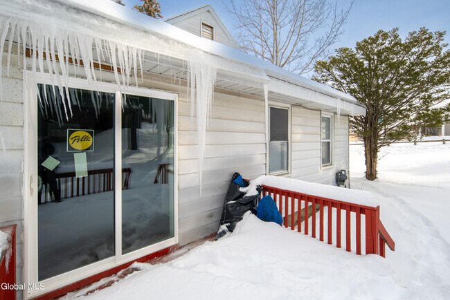 Building Photo - 6 Utica Ave