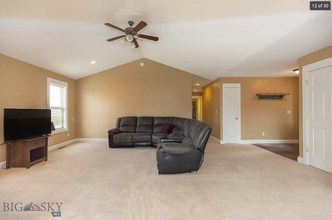 Building Photo - 4 Bedroom Home in River Rock