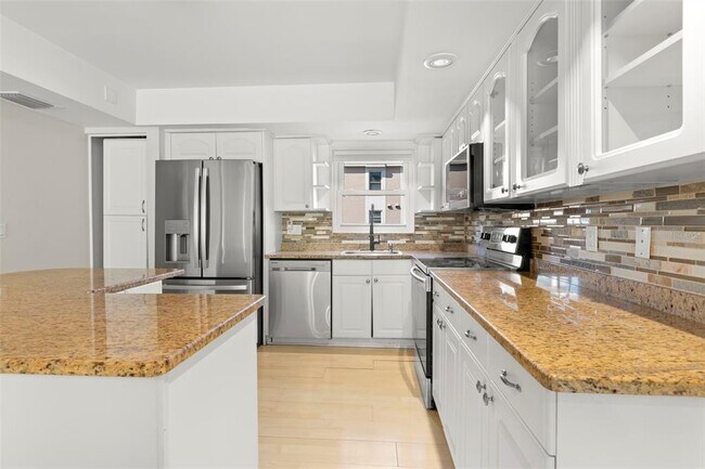 Building Photo - 255 Capri Cir N