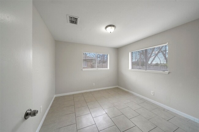 Building Photo - 803 1/2 Ellena Rd