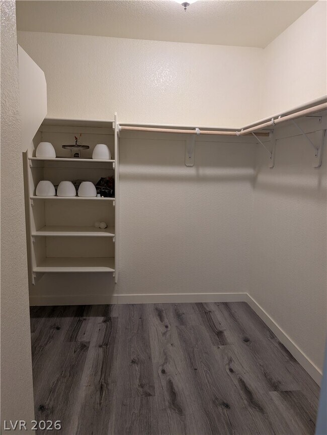 Building Photo - 4440 Woodpine Dr