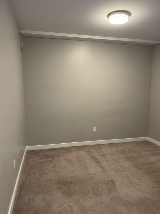 Building Photo - 99 W Main St