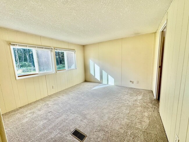 Building Photo - Large Yard 3bd 2ba Home in Long Beach!