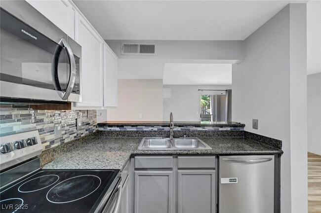 Building Photo - 2121 Blue Breeze Dr