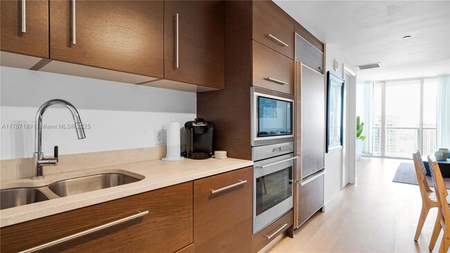Building Photo - 485 Brickell Ave