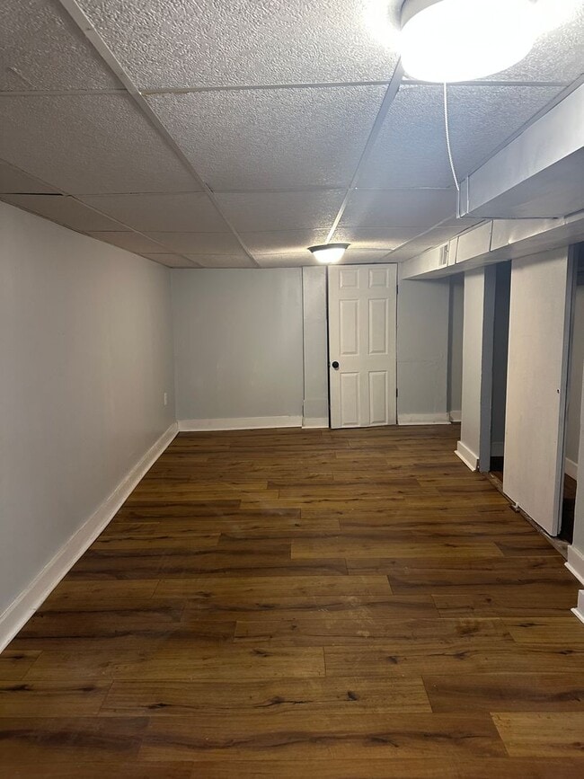 Building Photo - Spacious Rooms! Finished Basement! W/D Hook-Up!! Available Now!