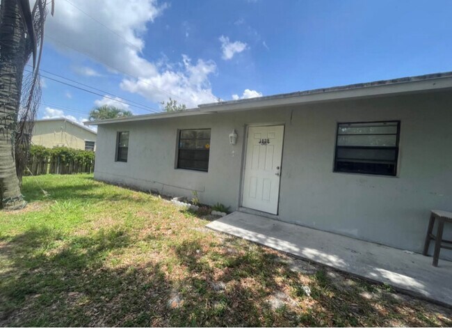 Building Photo - 1639 Barbarie Ln