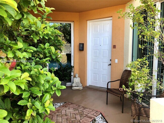 Primary Photo - 9172 Collins Ave