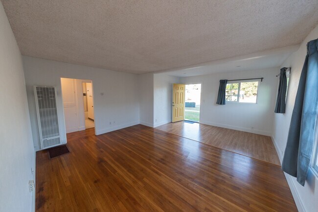 Building Photo - Newly remodeled 3 bedroom 1.5 Bath
