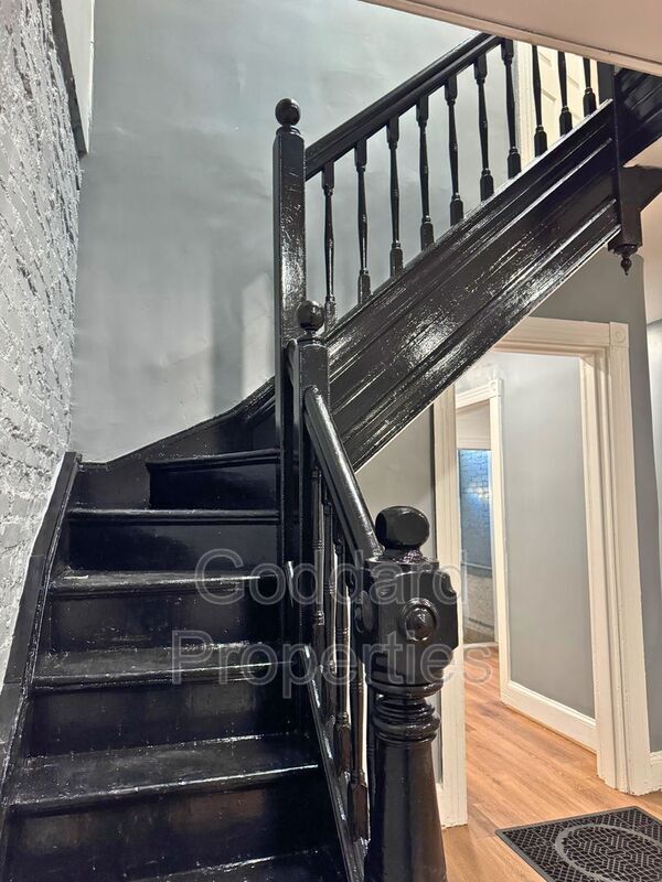 Building Photo - 1313 E North Ave