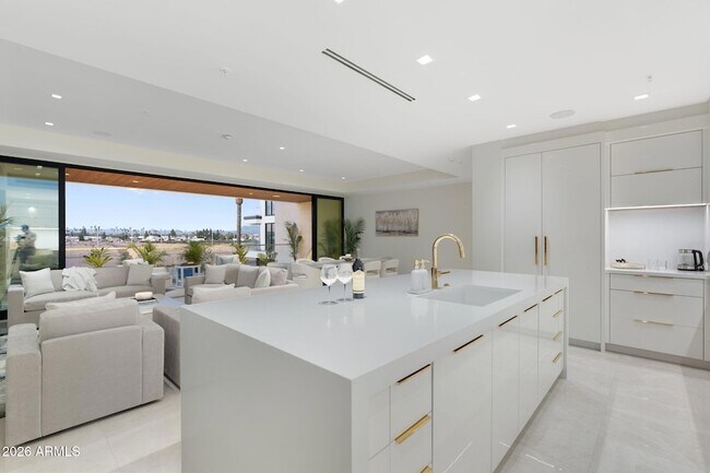 Building Photo - 6587 N Palmeraie Blvd