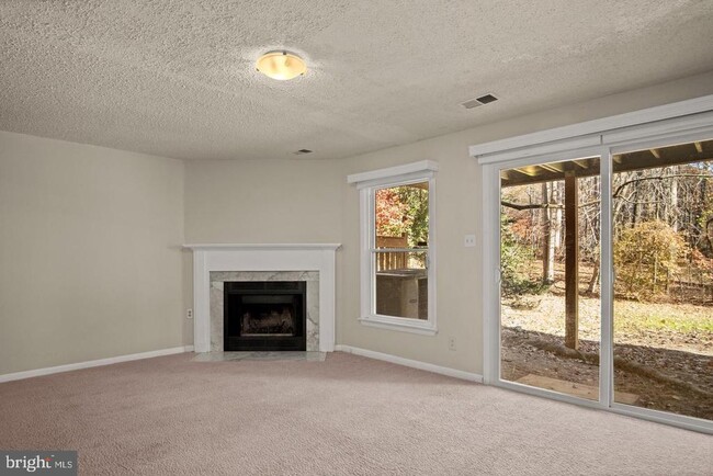 Building Photo - 1602 Oak Spring Way