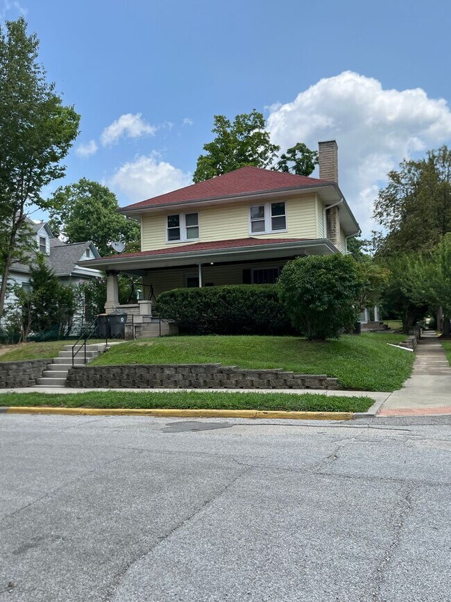 Building Photo - 625 S Fess Ave