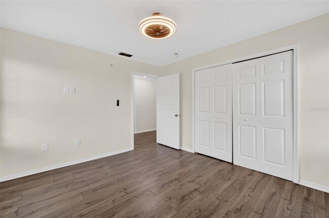 Building Photo - 5467 Vineland Rd