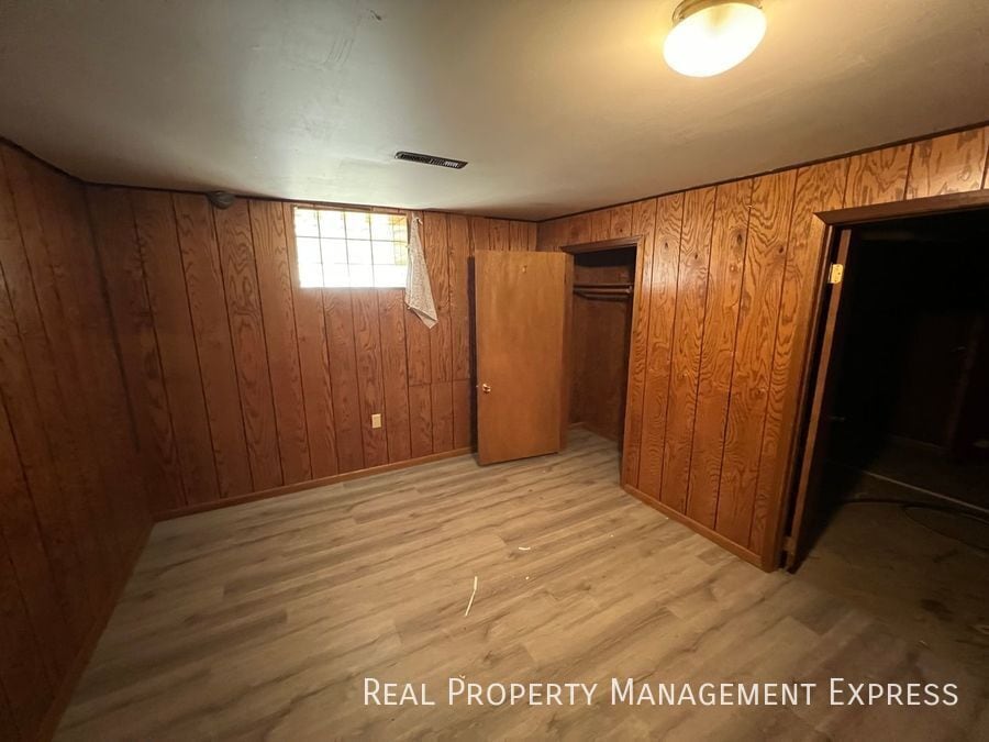 Building Photo - 925 N Blauvelt Ave