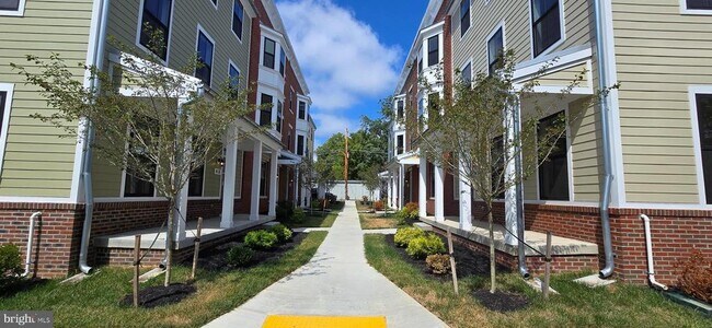 Building Photo - 418 Chapel Alley