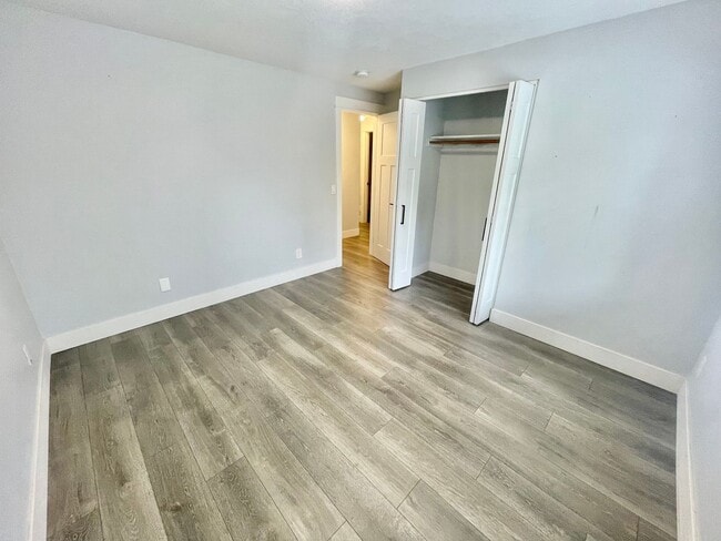 Building Photo - **$500 Move in Credit** 3 Bed/2 Bath Home.  Fresh and Modern Interior.  A/C, Garage, and Fenced Y...