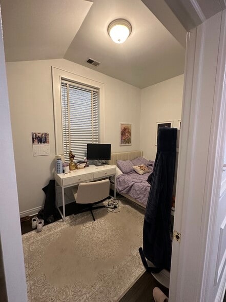 Building Photo - 2111 N Dayton St