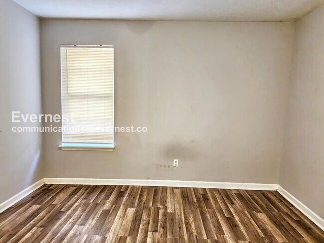 Building Photo - 1942 Cornell Way