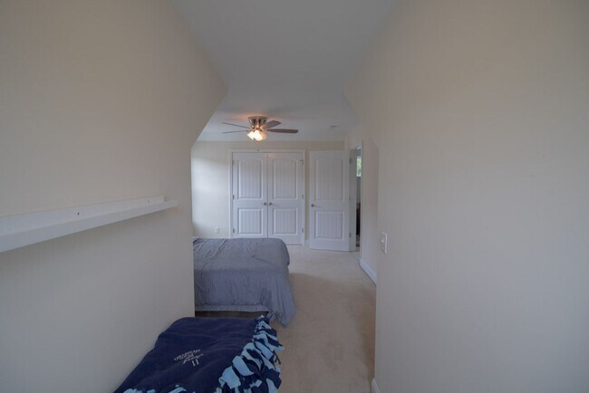 Building Photo - 4 Gresham Ln