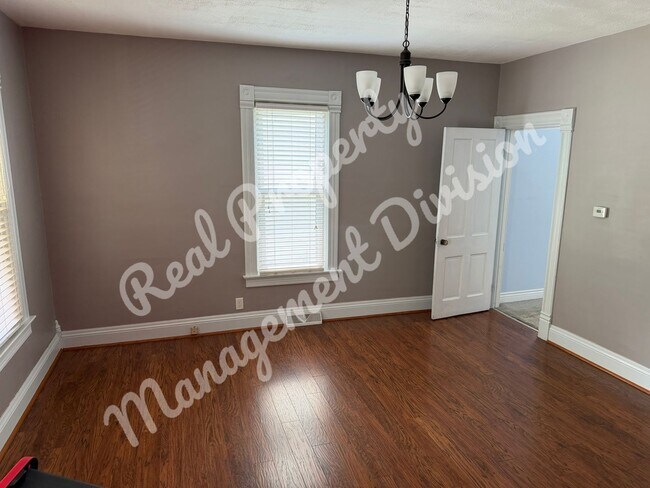 Building Photo - Spacious 3-Bed, 2-Bath Home with Fenced Yard in a Quiet Neighborhood