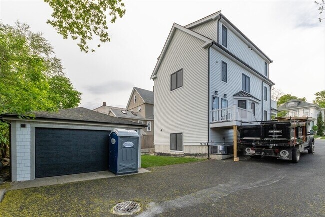 Building Photo - 66 Farquhar St