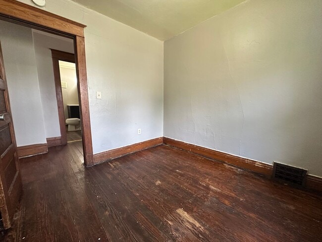 Building Photo - 3 bed, 1 bath home for rent in Waterloo