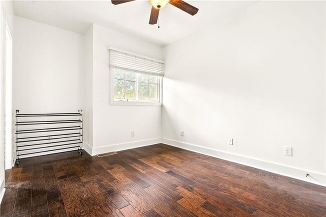 Building Photo - 650 Dekalb St