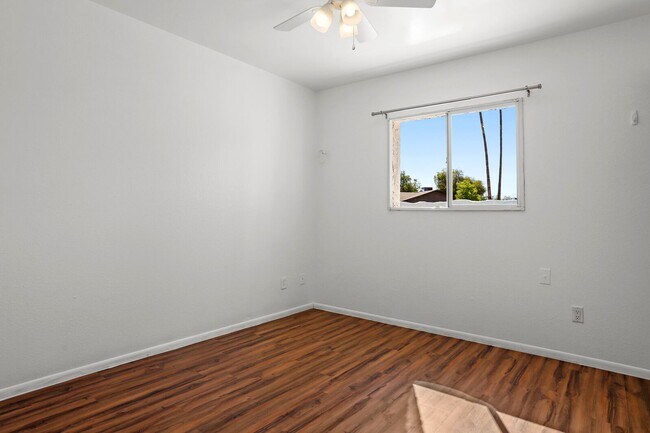 Building Photo - Prime ASU Location 5BR Home with Pool & Garage