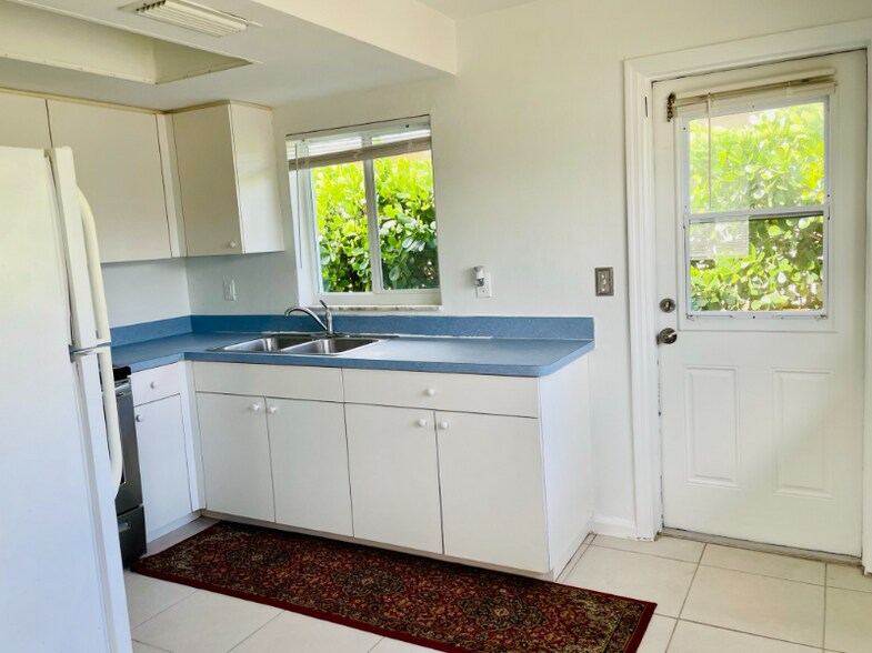 Building Photo - 623 92nd Ave N