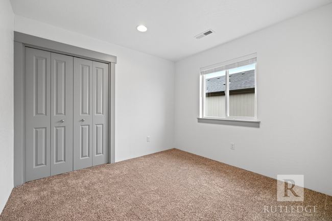 Building Photo - 3 Bed/2.5 Bath Townhome in Medford