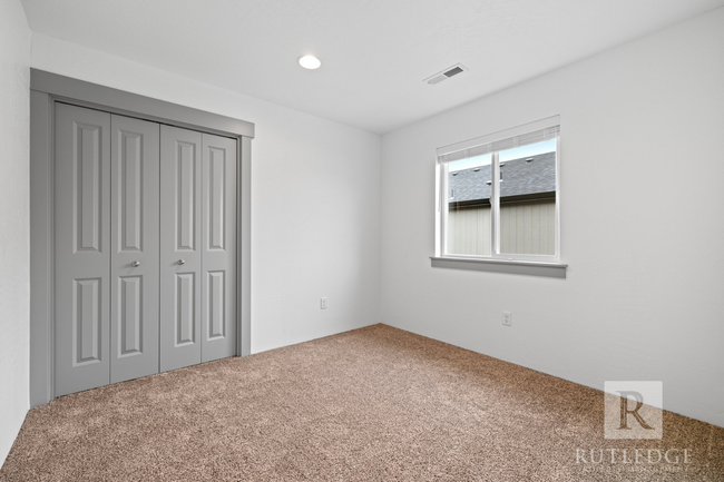 Building Photo - 3/2.5 Bedroom Townhome