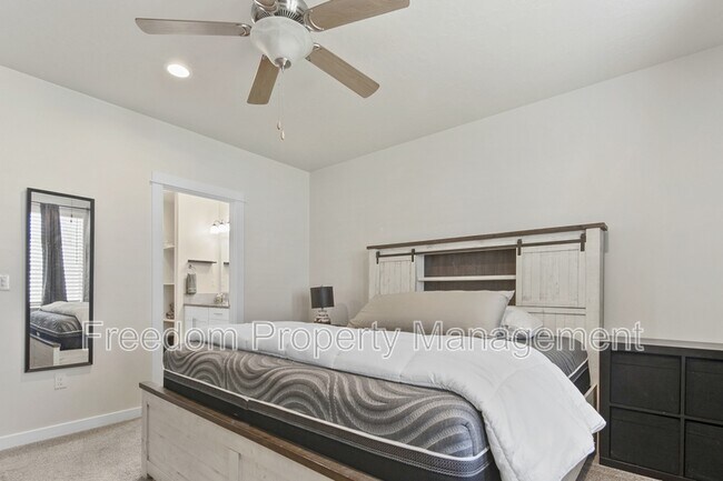 Building Photo - 6218 W los Flores Dr