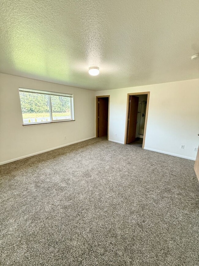 Building Photo - Newly Remodeled 3-Bed, 2.5-Bath Duplex for Rent in Longview