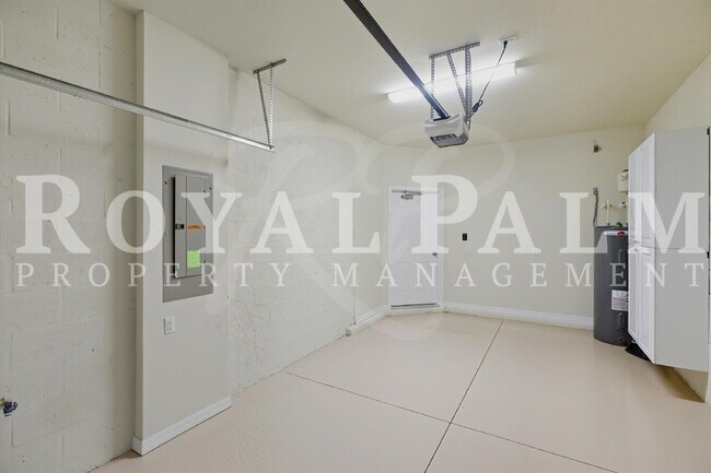 Building Photo - 8895 Via Isola Court