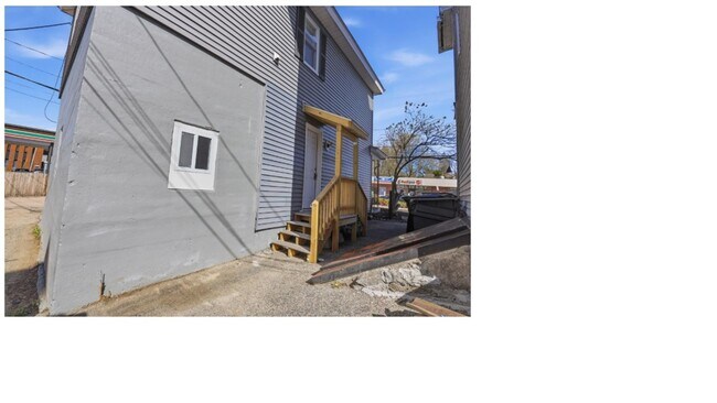 Building Photo - Single-Family House