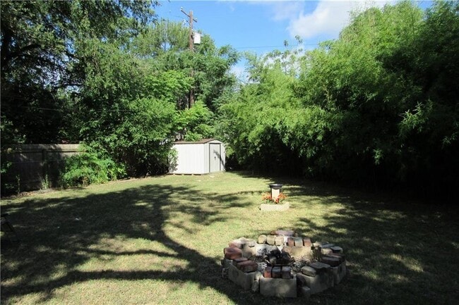 Building Photo - 3100 Breeze Terrace
