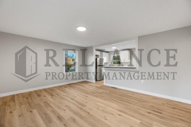 Building Photo - 2548 N Somerset Ave