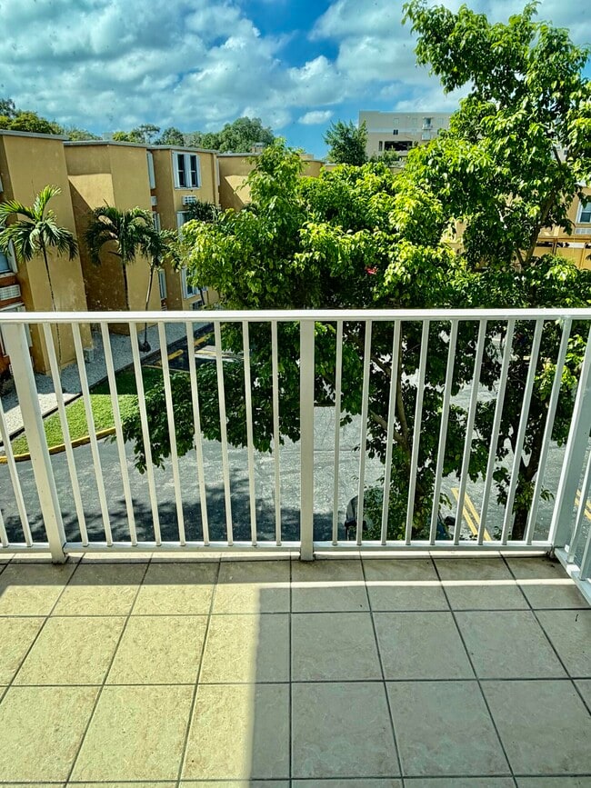 Building Photo - 2475 NW 16th St Rd