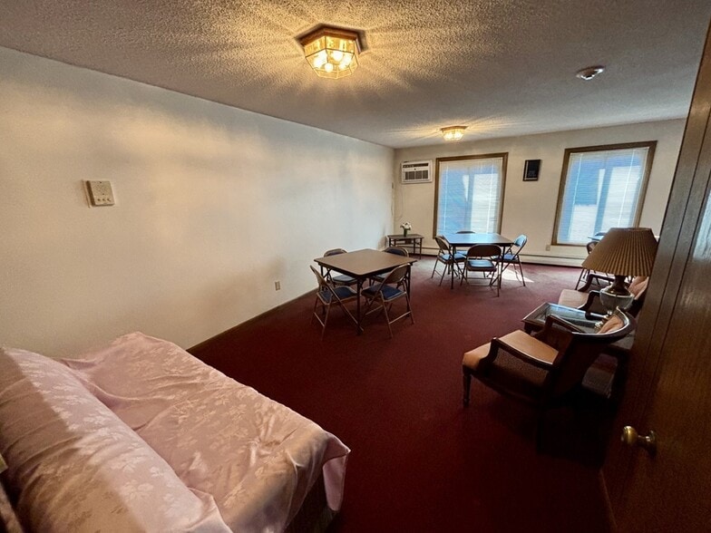 Building Photo - 255 Westview Dr