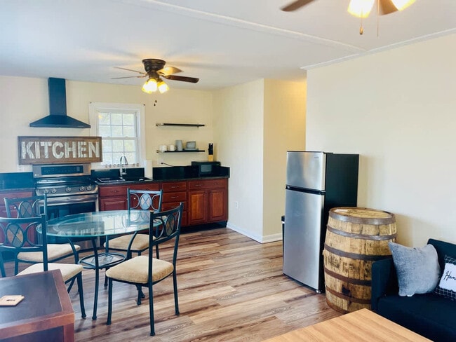 Building Photo - 14380 Calvert St