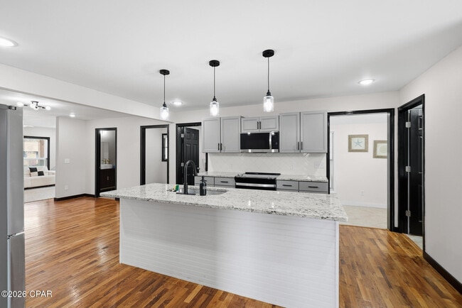 Building Photo - 1808 Chestnut Ave