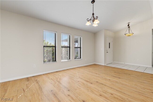 Building Photo - 132 NE 7th Ave