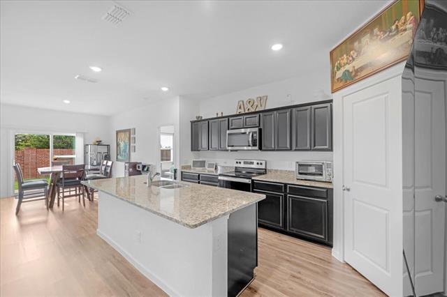 Building Photo - 10357 Jameson Ln