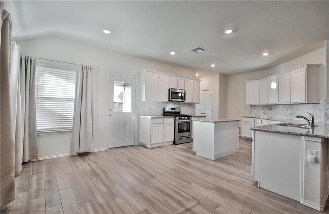 Building Photo - 9539 Summer River Dr