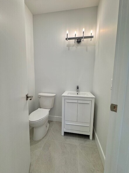 Building Photo - 85 W High St